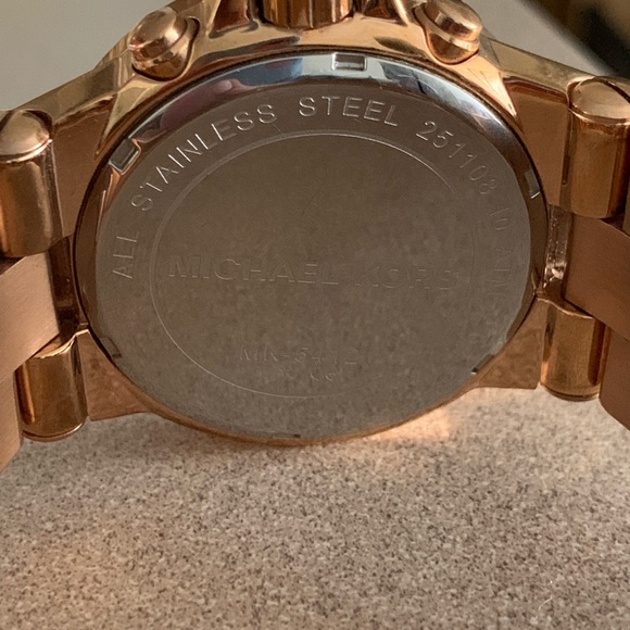 Michael Kors rose gold women’s watch - Picture 4 of 6